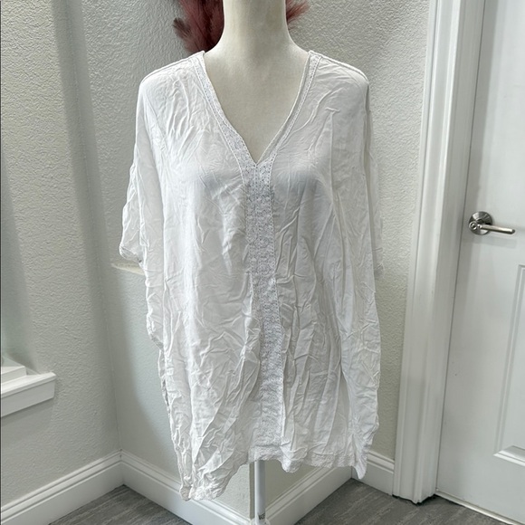 Women’s White V-Neck Poncho Cover Up One Size - Picture 2 of 7